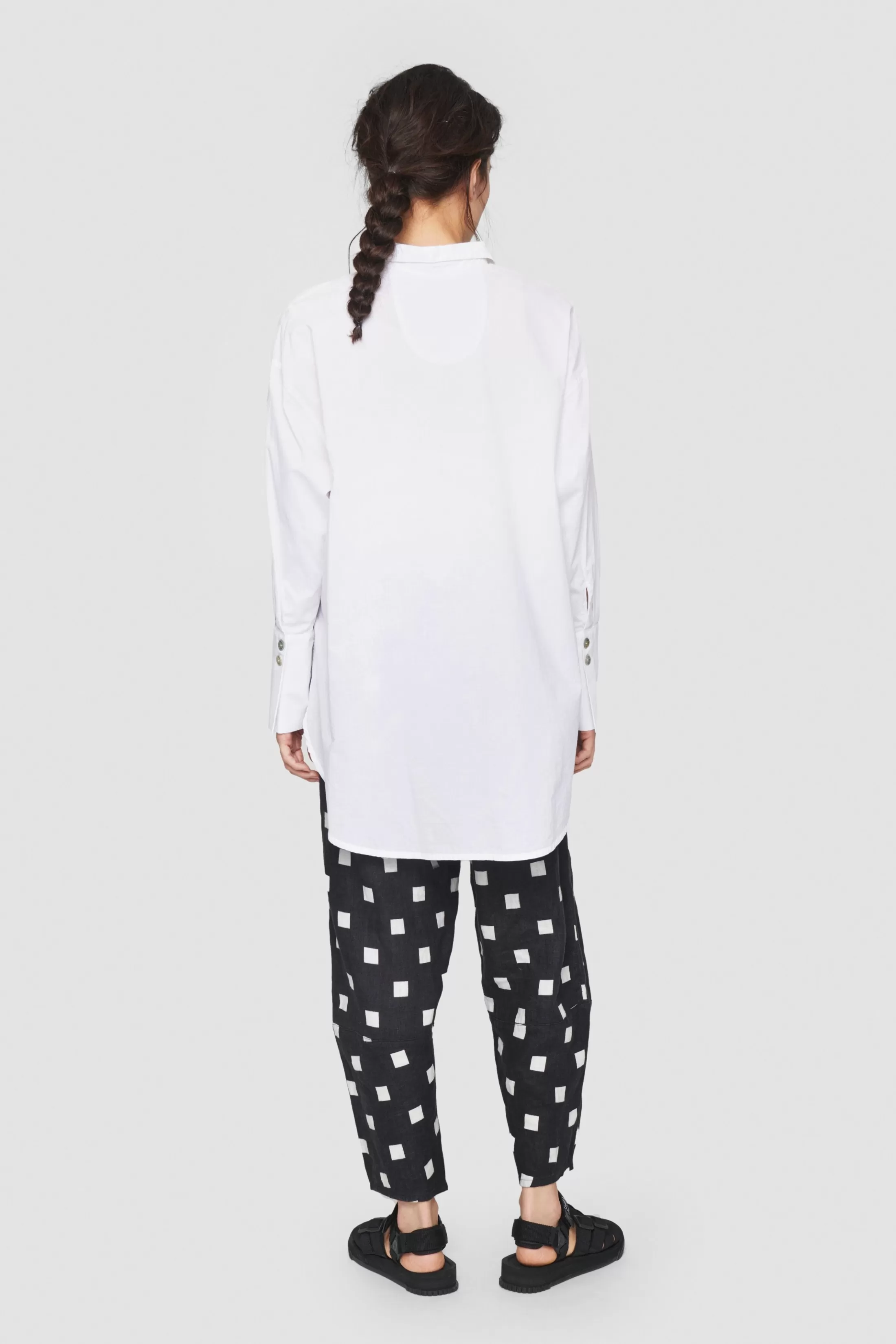 core_cotton_skjorte_3-3.webp Skjorter<BITTE KAI RAND Core Cotton Skjorte Black | Emerald Green | White | Coral