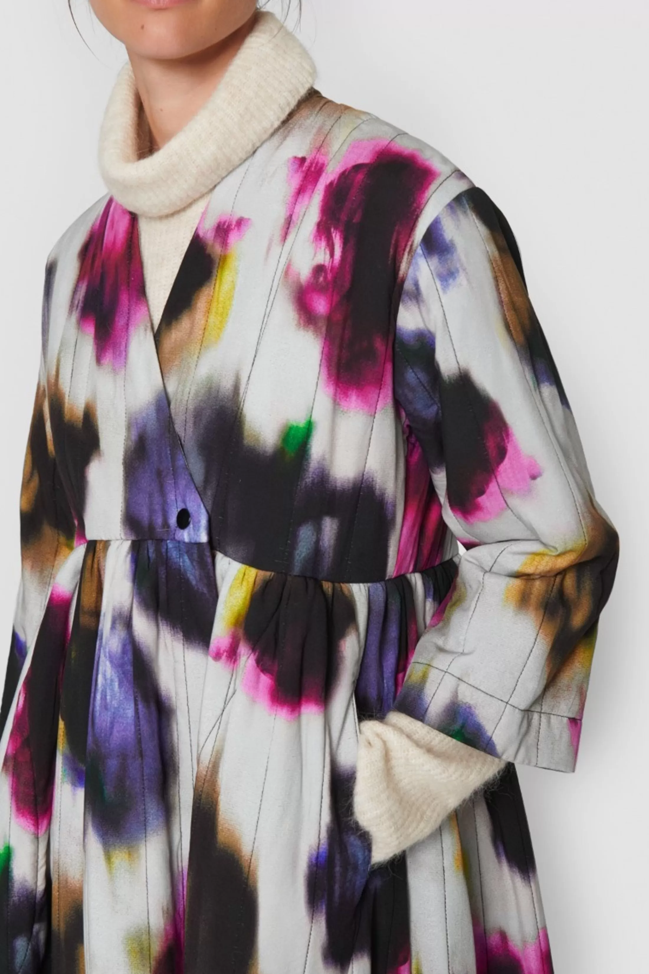 dandelion_knit_hojhalset_bluse_5-1.webp Strik<BITTE KAI RAND Dandelion Knit Hojhalset Bluse Black | Bone | Petrol | Dark Caramel