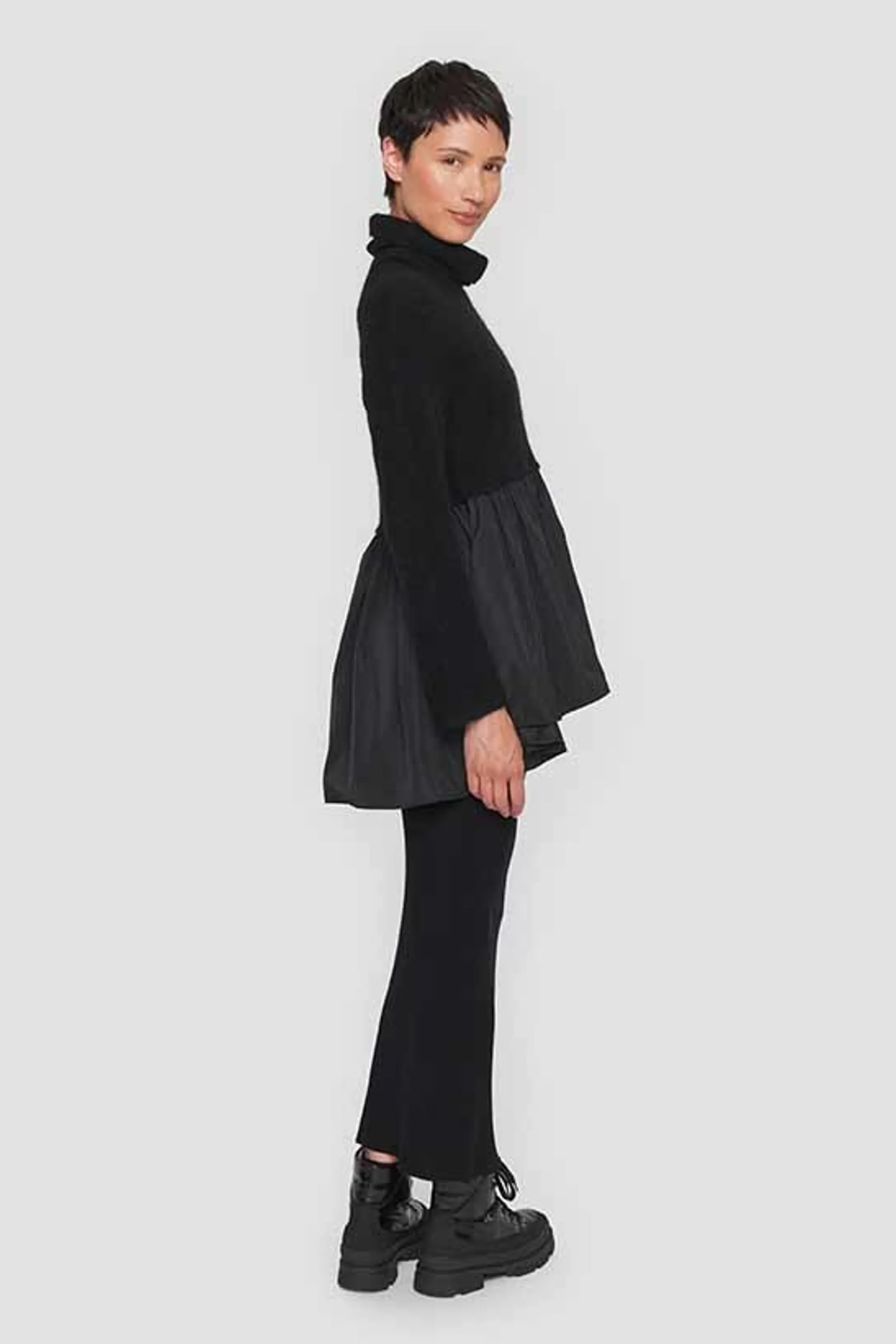 dandelion_knit_rullekrave_med_flaese_2-1.webp Strik<BITTE KAI RAND Dandelion Knit Rullekrave Med Flaese Black