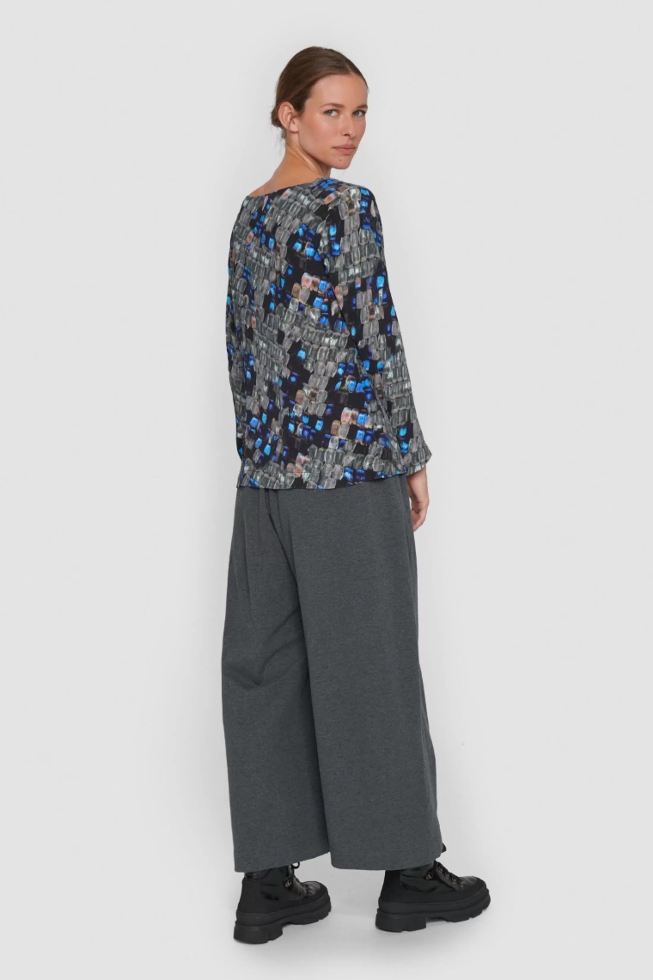 floret_knit_langaermet_bluse_2-1.webp Bluser<BITTE KAI RAND Floret Knit Langaermet Bluse Big Harlequin