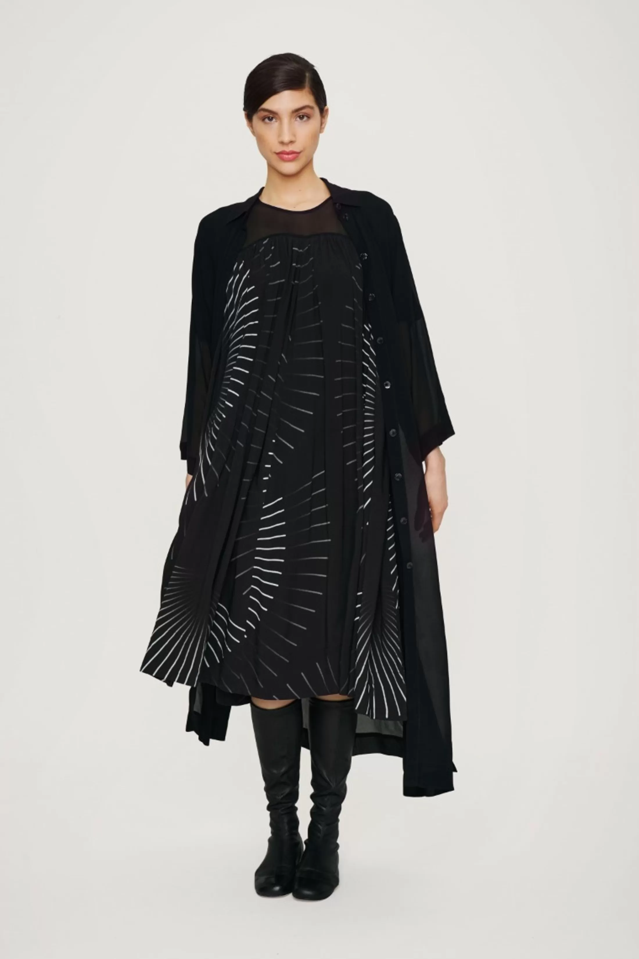 fsc_kjole_3-7.webp Kjoler<BITTE KAI RAND Fsc Kjole Black Fan | Red Ribbon