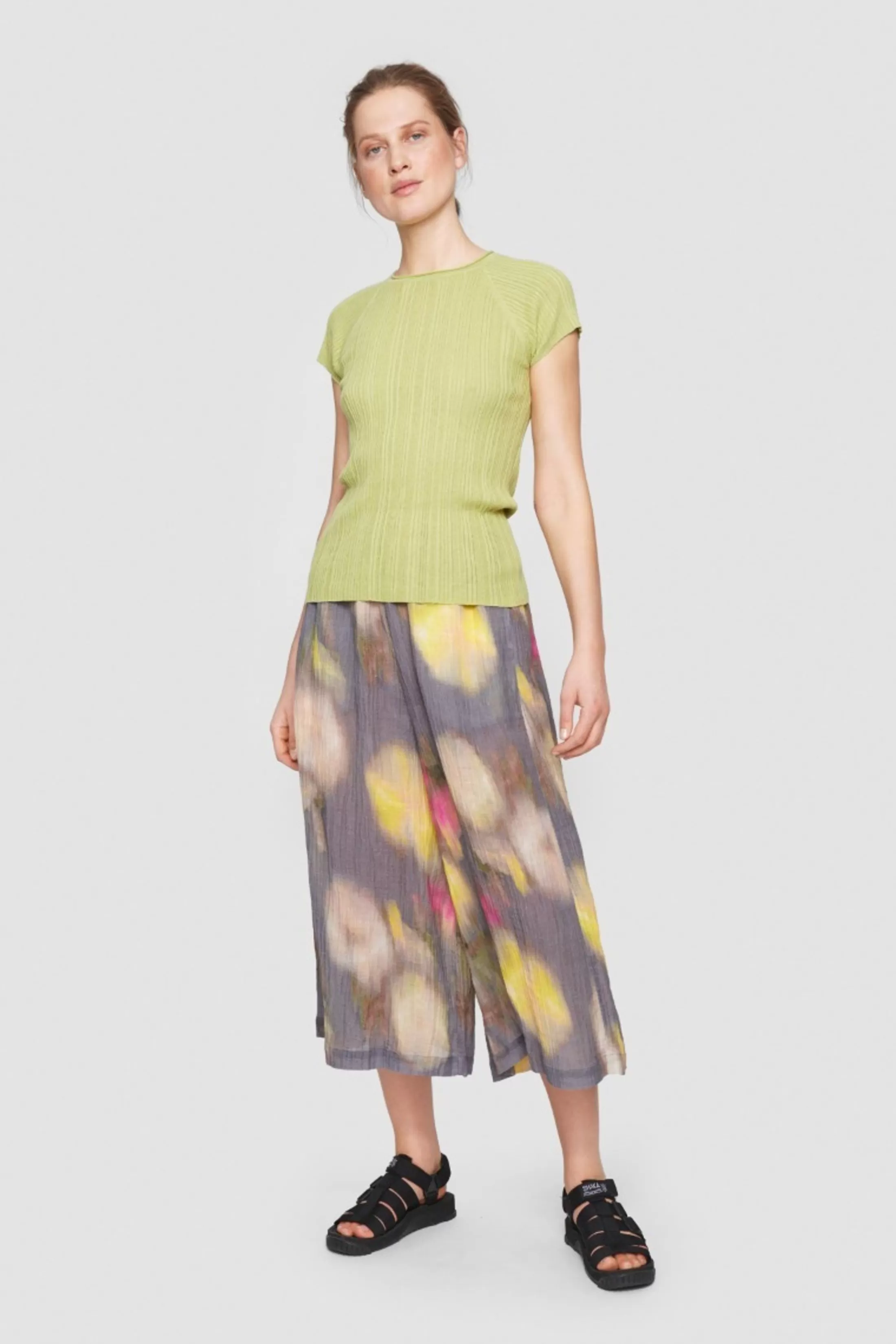 hakumei_tshirt_2-1.webp T-Shirts & Toppe<BITTE KAI RAND Hakumei T-Shirt Black | Shell | Pistachio