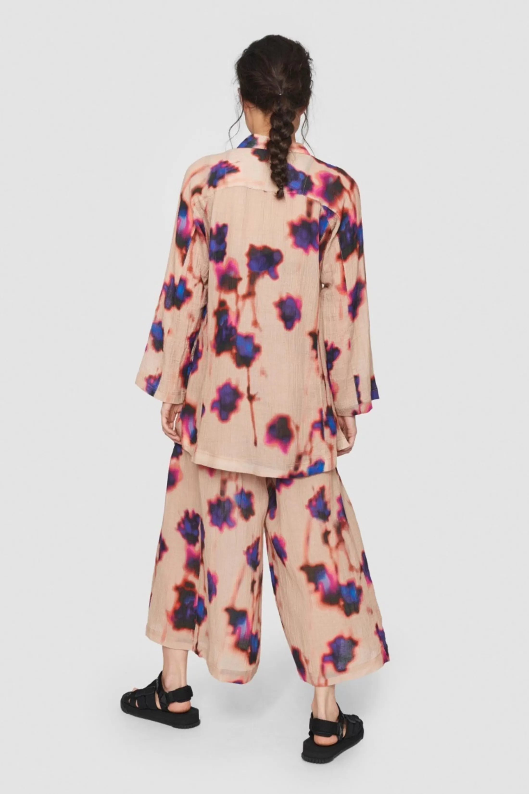 hazy__yume_skjorte_2-1.webp Skjorter<BITTE KAI RAND Hazy & Yume Skjorte Hazy Meadow | Yume Flower