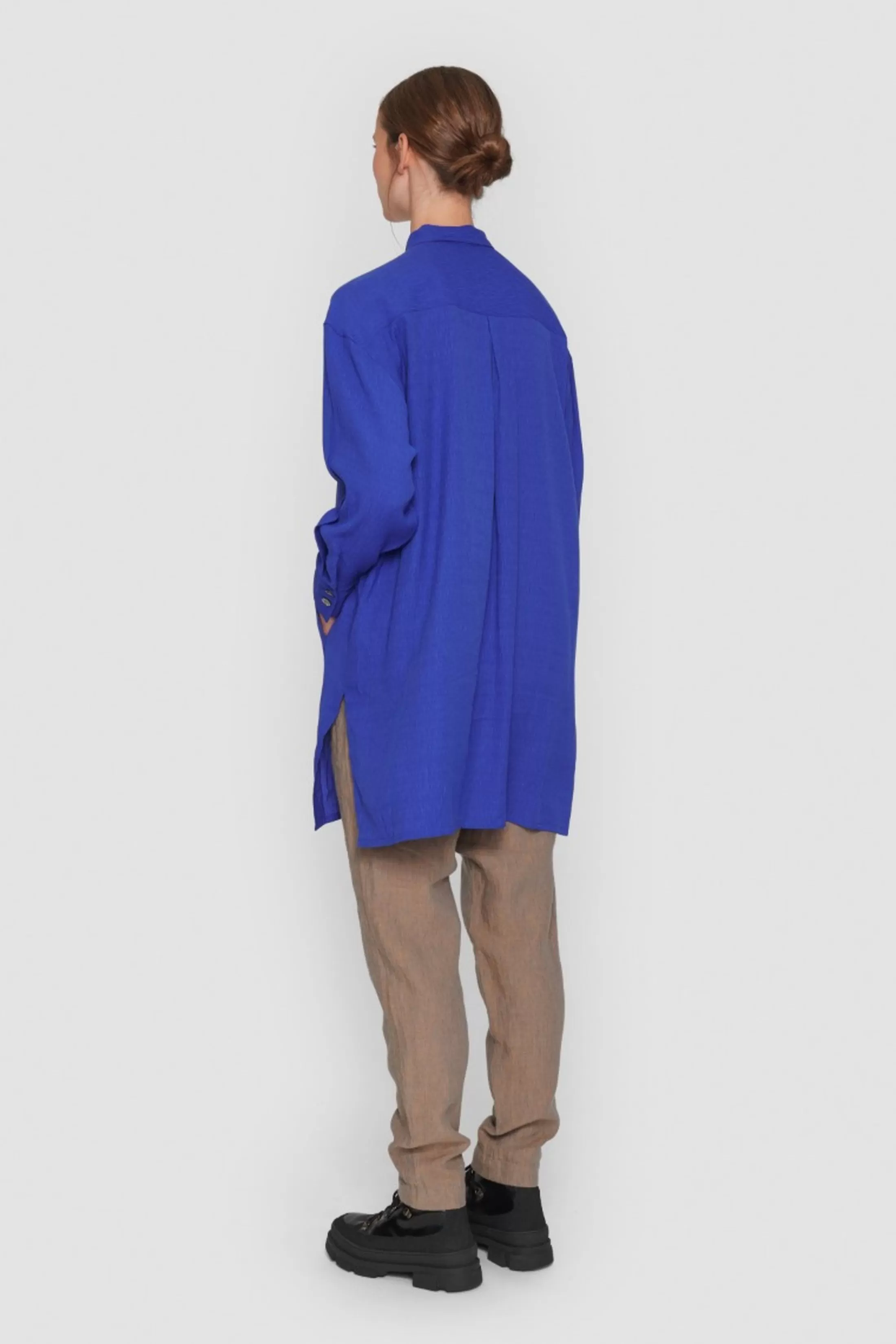 wrinkle_viscose_lang_skjorte_2-1.webp Skjorter<BITTE KAI RAND Wrinkle Viscose Lang Skjorte Black | Yves Blue